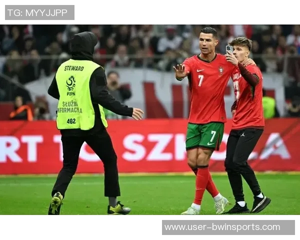 弗里克称赞莱万状态出众或许只有C罗能比肩