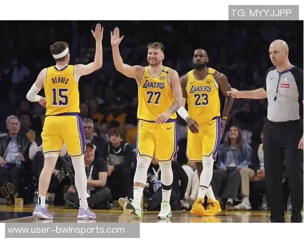 詹东里被誉联盟最佳进攻三人组但化学反应未达预期